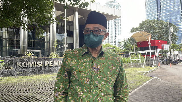 Eks Kakanwil DJP Jakarta Khusus Muhammad Haniv usai diperiksa sebagai tersangka gratifikasi Rp 21,5 miliar, di Gedung Merah Putih KPK, Jakarta, Jumat (7/3/2025). Foto: Fadhil Pramudya/kumparan