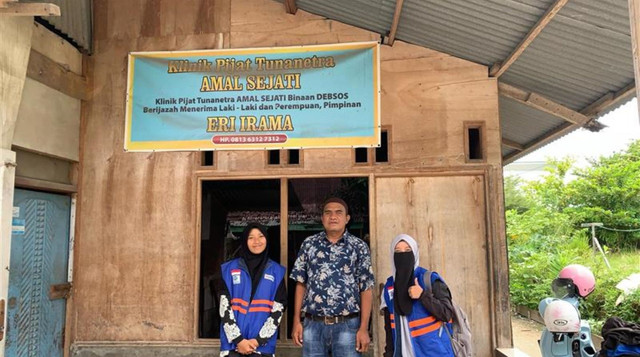 Program Pijat Refleksi Difabel Binaan DT Peduli Sumatera Barat (Sumber : DT Peduli)
