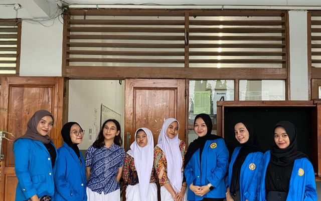 Foto ini diambil ketika penulis sedang berkunjung ke salah satu sekolah di Tangerang Selatan.
