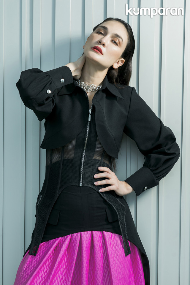 Luna Maya untuk Role Model kumparanWOMAN. Fashion Stylist: Anantama Putra, MUA: Ranggi, Hairdo: Elyas, Wardrobe: Wilsen Willim & Dior. Foto: Dok. Panji Indra