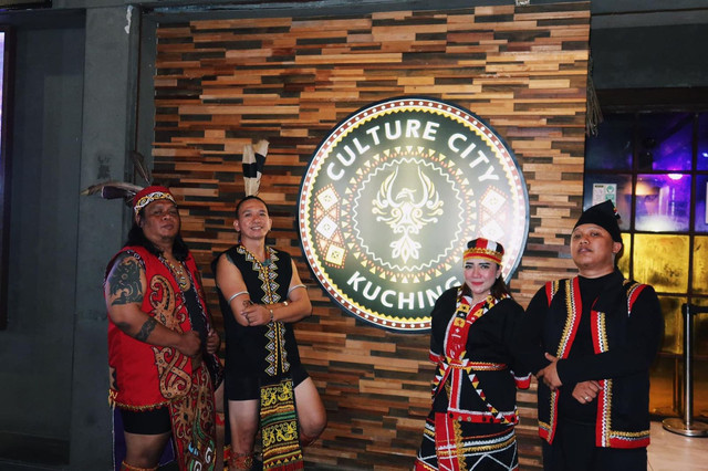 Borneo Imagination, DJ performance featuring sape' player dengan nuansa etnik asal Pontianak, Kalimantan Barat. Foto: Dok. Istimewa