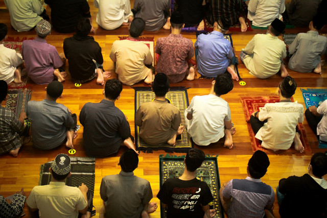 Suasana Salat Tarawih (unsplash.com/annas_arfnahri)