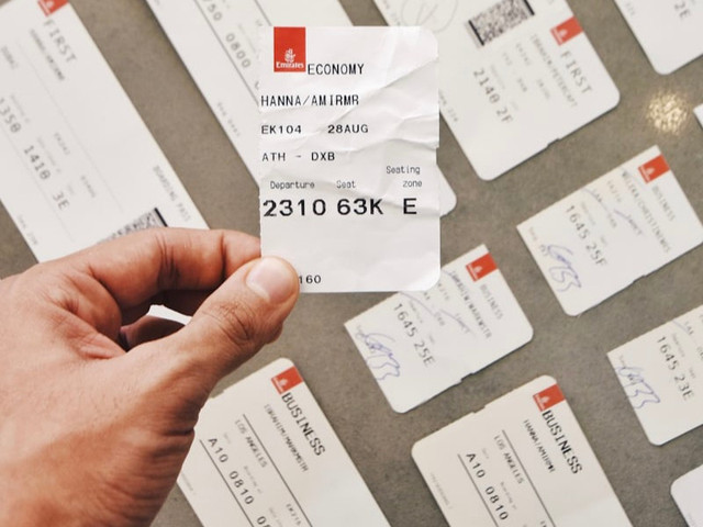 Cara Membatalkan Tiket Kereta Api 2025 (Foto hanya ilustrasi, bukan tiket sebenarnya) Sumber: unsplash/ Amir Hanna