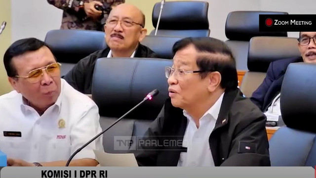 Ketua Umum PEPABRI Agum Gumelar menghadiri rapat denga pendapat (RDP) dengan Komisi I DPR di Kompleks Parlemen, Senayan, Jakarta, Senin (10/3/2025). Foto: Youtube/ TV Parlemen
