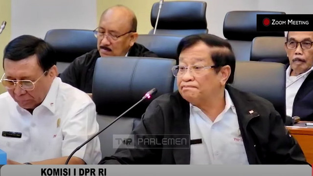 Ketua Umum PEPABRI Agum Gumelar menghadiri rapat denga pendapat (RDP) dengan Komisi I DPR di Kompleks Parlemen, Senayan, Jakarta, Senin (10/3/2025). Foto: Youtube/ TV Parlemen