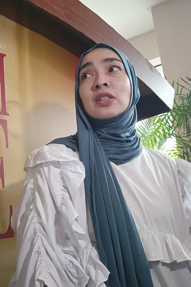 Tika Bravani dalam konferensi pers film Rumah Untuk Alie di XXI Epicentrum, Jakarta Selatan, Senin (10/3/2025). Foto: Giovanni/kumparan