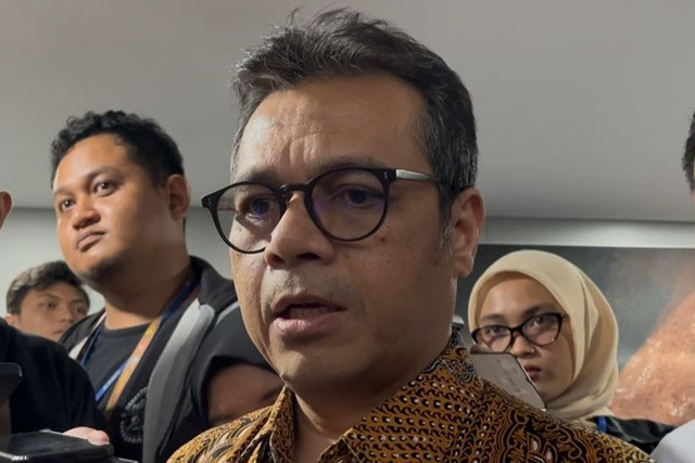 Wamenkomdigi Nezar Patria menjawab pertanyaan wartawan di Kantor Kemkomdigi, Jakarta Pusat, Senin (10/3/2025). Foto: Alya Zahra/kumparan