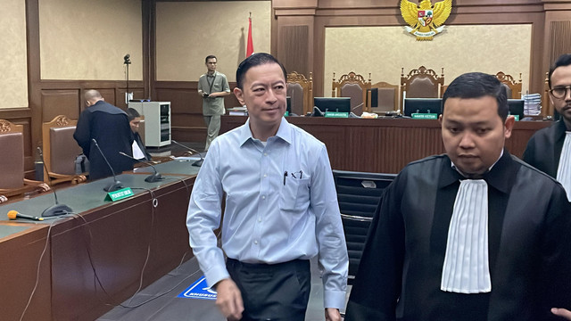 Eks Menteri Perdagangan Thomas Trikasih Lembong atau Tom Lembong, usai menjalani sidang lanjutan kasus importasi gula, di Pengadilan Tipikor Jakarta, Selasa (11/3/2025). Foto: Fadhil Pramudya/kumparan