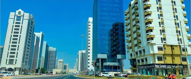 Situasi jalanan dan area perkotaan Abu Dhabi tanpa Pengemis dan Gelandangan (UAE). Foto: Willi Pramono