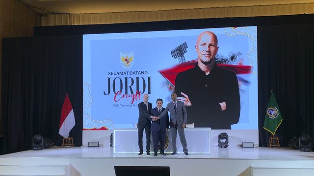 Konferensi pers Penasihat Teknik Timnas Indonesia Jordi Cruyff di Senayan, Jakarta. Selasa (11/3/2025). Foto: Aji Nugrahanto/kumparan