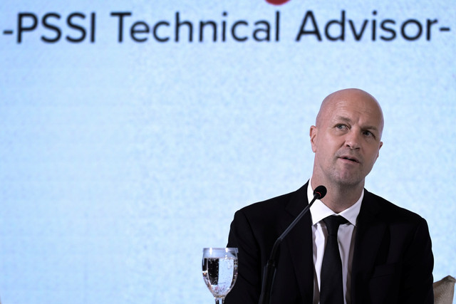 Penasihat Teknis Timnas Indonesia Jordi Cruyff memberikan keterangan kepada wartawan saat acara perkenalan penasihat teknis Timnas Indonesia di Jakarta, Selasa (11/3/2025). Foto: Fauzan/ANTARA FOTO