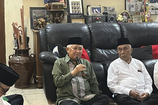 Eks Ketua Umum PP Muhammadiyah Din Syamsuddin memberikan tausiyah menjelang buka puasa, di Cilandak, Jakarta Selatan, Selasa (11/3/2025). Foto: Alya Zahra/kumparan 