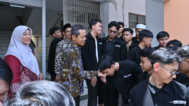 Wakil Menteri Pendidikan Dasar dan Menengah (Wamendikdasmen) Republik Indonesia, Dr. Fajar Riza Ul Haq, M.Si. saat berkunjung ke Pondok Shabran UMS (Foto Humas UMS)