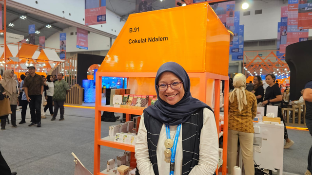 Pemilik Cokelat Ndalem, Meika Hazim saat mengikuti BRI UMKM EXPO(RT) 2025. Foto: Dok. BRI