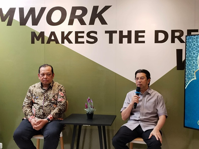 Plt. Inspektur Jenderal (Irjen) Kementerian Agama (Kemenag), Faisal Ali Hasyim (Kanan) di acara Media Gathering Itjen Kemenag di Kantor Itjen Kemenag, Jakarta, Rabu (12/3/2025). dok Salmah Muslimah/kumparan