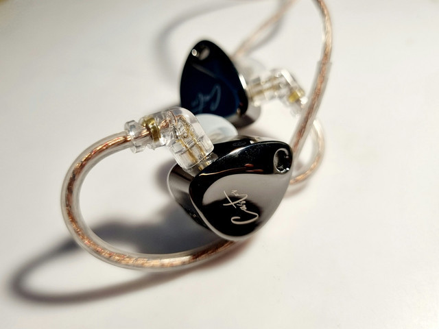 Ilustrasi ear monitor. Foto: Unsplash