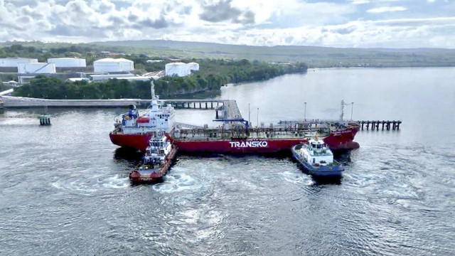 PT Pertamina International Shipping (PIS) menandatangani perpanjangan Service Level Agreement (SLA) bersama PT Pelindo (Persero), Kamis (13/3/2025). Foto: Dok. PIS