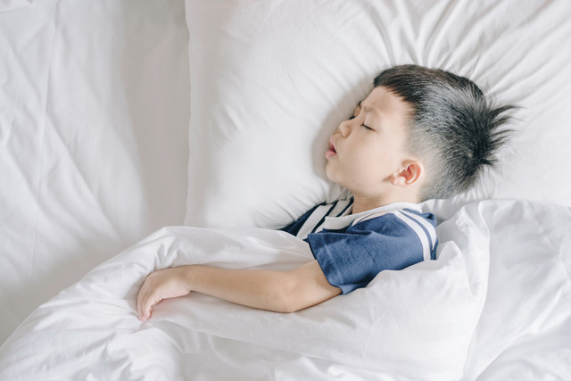 Ilustrasi Anak Menggertakkan Gigi saat Tidur. Foto: Shutterstock