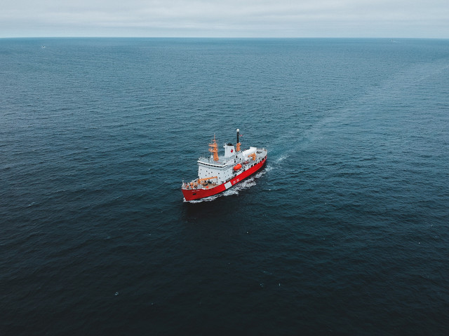 Ilustrasi  Jadwal Tol Laut KM Sabuk Nusantara 76 Maret 2025, sumber gambar unsplash/Erick Mcclean
