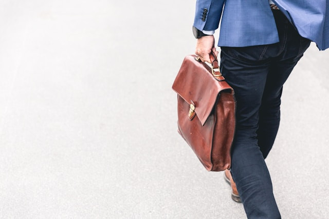 Ilustrasi cara daftar Rekrutmen Bersama BUMN 2025. Foto: Unsplash/Marten Bjork
