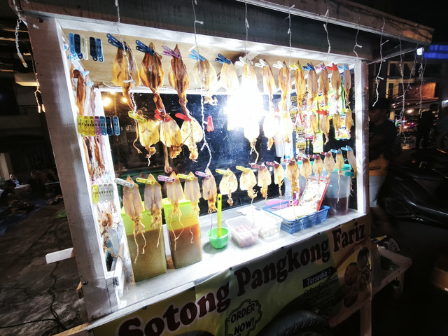 'Sotong Pangkong Fahri', tawarkan pembeli untuk menikmati sopang buatan sendiri. Foto: Dok. Istimewa