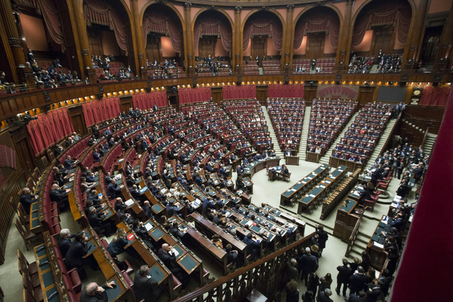 Ilustrasi Isi politik balas budi, Foto: Unsplash/Marco Oriolesi