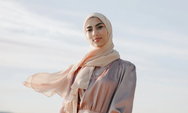 Ilustrasi rekomendasi pashmina kaos. Sumber: Pexels/PNW Production