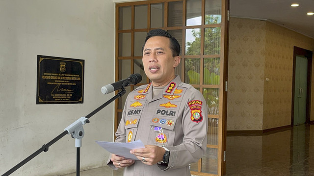 Kadib Humas Polda Metro Jaya Kombes Ade Ary Syam saat diwawancarai di Polda Metro Jaya, Jakarta Selatan, Senin (17/3/2025). Foto: Rayyan Farhansyah/kumparan