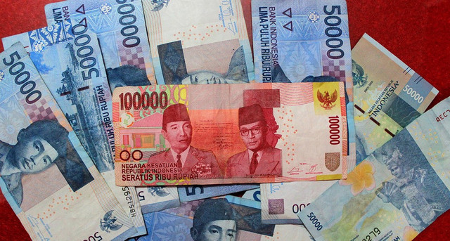 Ilustrasi cara cek NIK KTP penerima bansos PKH. Foto: Pixabay/Emaji
