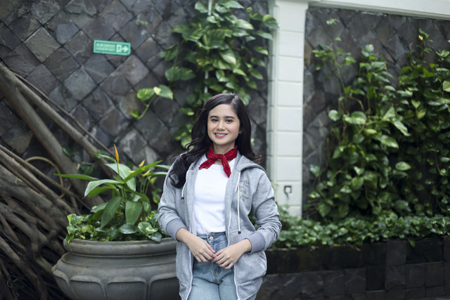 Tissa Biani pemeran film Mungkin Kita Perlu Waktu saat berkunjung ke kumparan di Jakarta, Selasa (18/3/2025). Foto: Syawal Febrian Darisman/kumparan