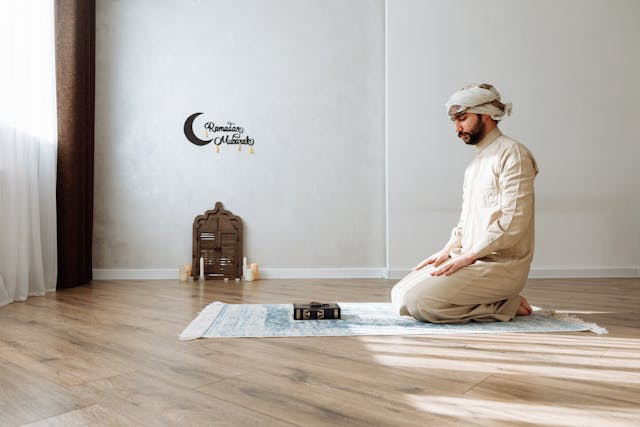 rekomendasi sajadah travel. Foto hanya ilustrasi. Sumber: Pexels 