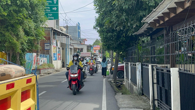 Beberapa Jalan di Jakarta yang belum mempunyai akses yang layak untuk para pejalan kaki, Rabu (19/3). Foto: Rayyan Farhansyah/kumparan