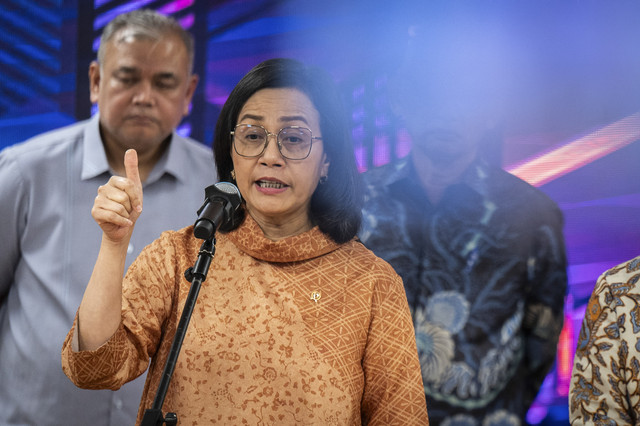 Menteri Keuangan (Menkeu) Sri Mulyani Indrawati menyampaikan pemaparan saat konferensi pers hasil lelang SUN di Kantor Direktorat Jenderal Pajak (DJP), Jakarta, Selasa (18/3/2025). Foto: Bayu Pratama S/ANTARA FOTO