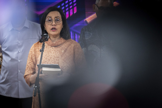 Menteri Keuangan (Menkeu) Sri Mulyani Indrawati menyampaikan pemaparan saat konferensi pers hasil lelang SUN di Kantor Direktorat Jenderal Pajak (DJP), Jakarta, Selasa (18/3/2025). Foto: Bayu Pratama S/ANTARA FOTO