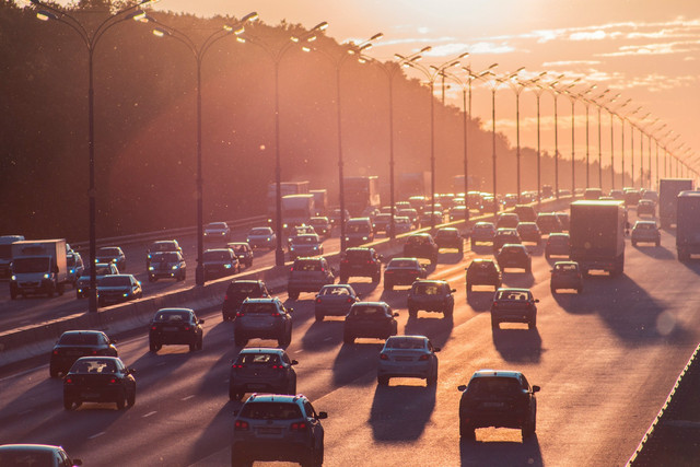 Jadwal contraflow Lebaran 2025. Foto hanya ilustrasi, bukan tempat sebenarnya. Sumber: Unsplash/Aleksandr Popov