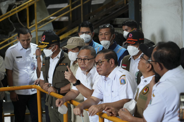 Menko Zulhas Tinjau TPST Bantar Gerbang. Foto: Dok. Istimewa