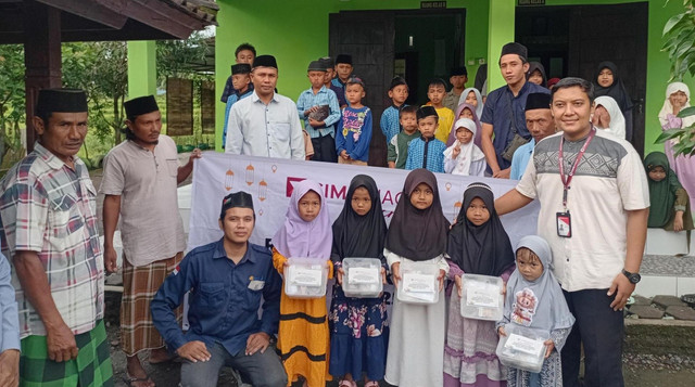 CIMB Niaga Syariah dan DT Peduli Berbagi 550 Paket Berbuka Puasa untuk Masyarakat Membutuhkan di Wilayah Lombok (Sumber : DT Peduli)