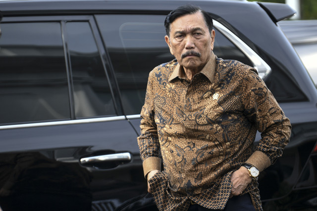 Ketua Dewan Ekonomi Nasional (DEN) Luhut Binsar Pandjaitan bersiap mengikuti rapat yang dipimpin Presiden Prabowo Subianto di Kompleks Istana Kepresidenan, Jakarta, Rabu (19/3/2025). Foto: Hafidz Mubarak A/ANTARA FOTO