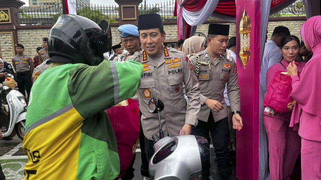 Bazar dan Baksos Ramadan Polri 2025 di Lapangan Bhayangkara Mabes Polri, Kamis (20/3/2025). Foto: Rayyan Farhansyah/kumparan