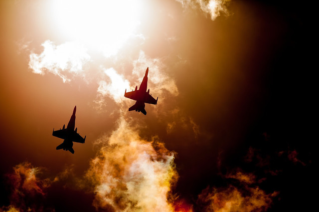 https://cdn.pixabay.com/photo/2017/11/24/05/38/jet-2974131_1280.jpg (Ilustrasi jet tempur)