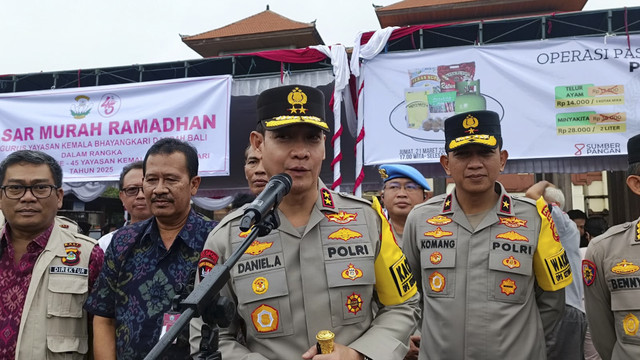  Kapolda Bali Irjen Daniel Adityajaya di Pasar Badung, Kota Denpasar, Bali, Jumat (21/3/2025). Foto: Denita BR Matondang/kumparan