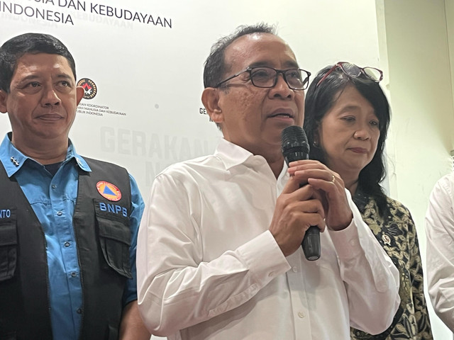 MenkoPMK Pratikno usai Rakor Tingkat Menteri (RTM) tentang Percepatan Penanganan Pascabencana Gunung Lewotobi dan Konflik Sosial Flores Timur di KemenkoPMK, Jakarta Pusat, Jumat (21/3/2025). Foto: Alya Zahra/kumparan