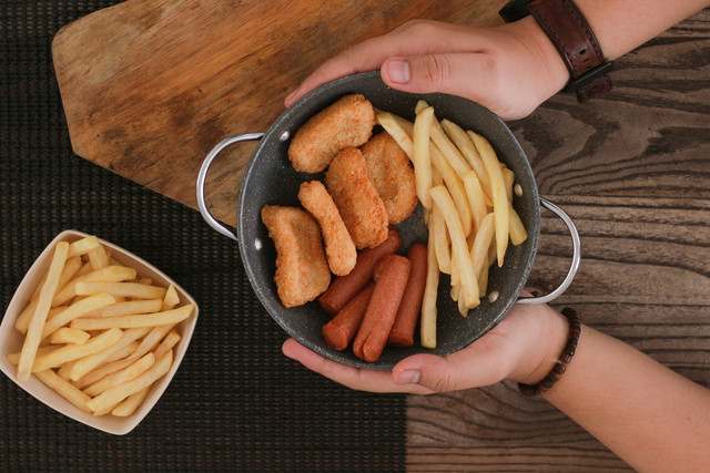 Ilustrasi Sosis dan Nugget. Foto: Bangayuu/Shutterstock