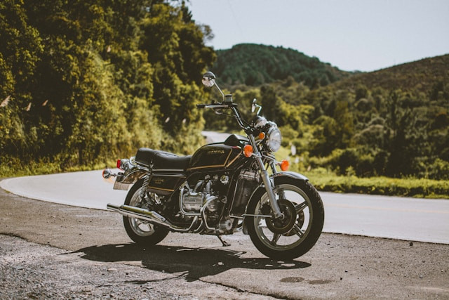Ilustrasi Cara Paketin Motor lewat Bus. Foto: dok. Unsplash/Paulo Freitas