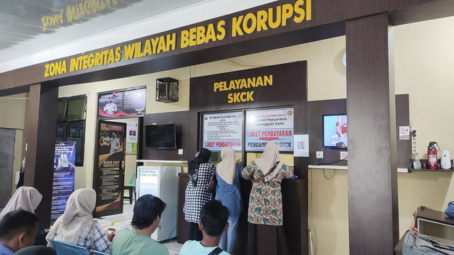 Ilustrasi antrean bikin SKCK. Foto: Shutterstock