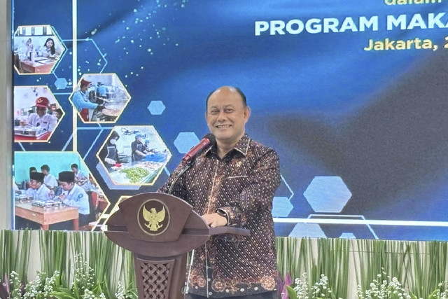 Kepala Badan Gizi Nasional, Dadan Hindayana dalam Penandatanganan Kesepakatan Bersama dan Perjanjian Kerja Sama Sinergi Dukungan Program Makan Bergizi Gratis, Sabtu (22/3/2025).  Foto: Ave Airiza Gunanto/kumparan