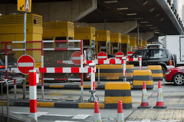 Jadwal dan Titik Ganjil Genap Tol Jakarta-Cikampek. Foto hanyalah ilustrasi, bukan tempat yang sebenarnya. Sumber: Unsplash/Red John