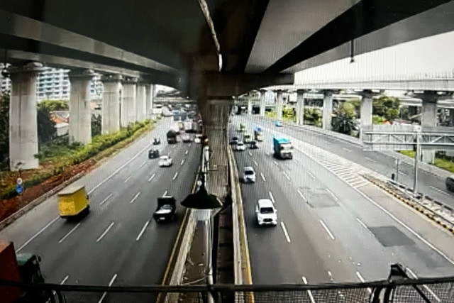 Pantauan CCTV Tol Jakarta-Cikampek, Minggu (23/3/2025). Foto: Rayyan Farhansyah/kumparan