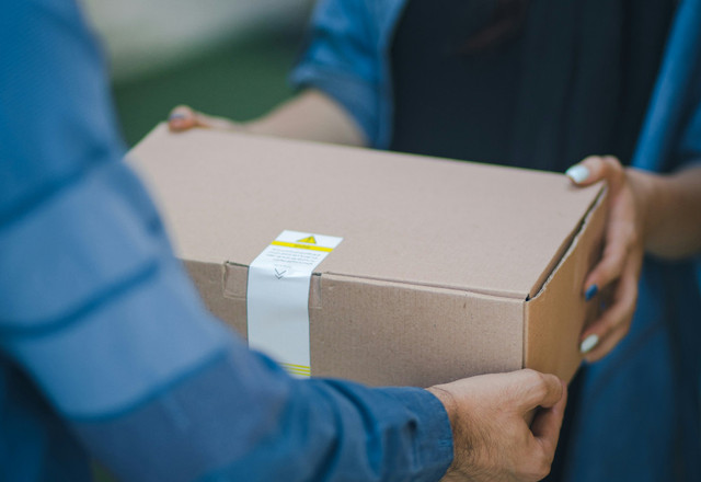 Ilustrasi Contoh resi J&T Cargo - Sumber: unsplash.com/@rosebox