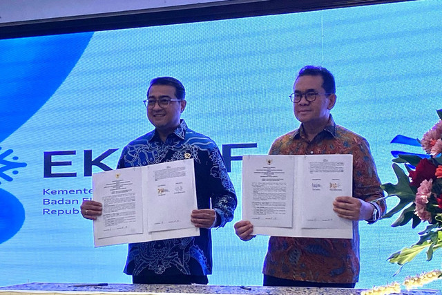 Mendag Budi Santoso dan Menteri Ekonomi Kreatif Teuku Riefky Harsya di Hotel Borobudur, Jakarta, Minggu (23/3/2025). Foto: Muhammad Fhandra/kumparan